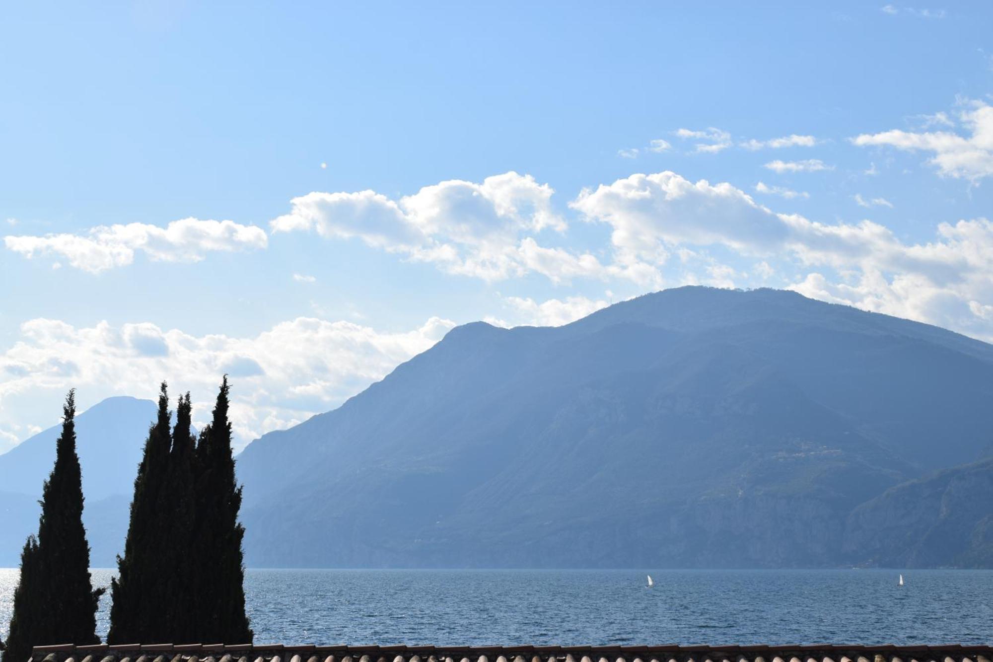 Albergo Al Pescatore Brenzone sul Garda Exterior photo