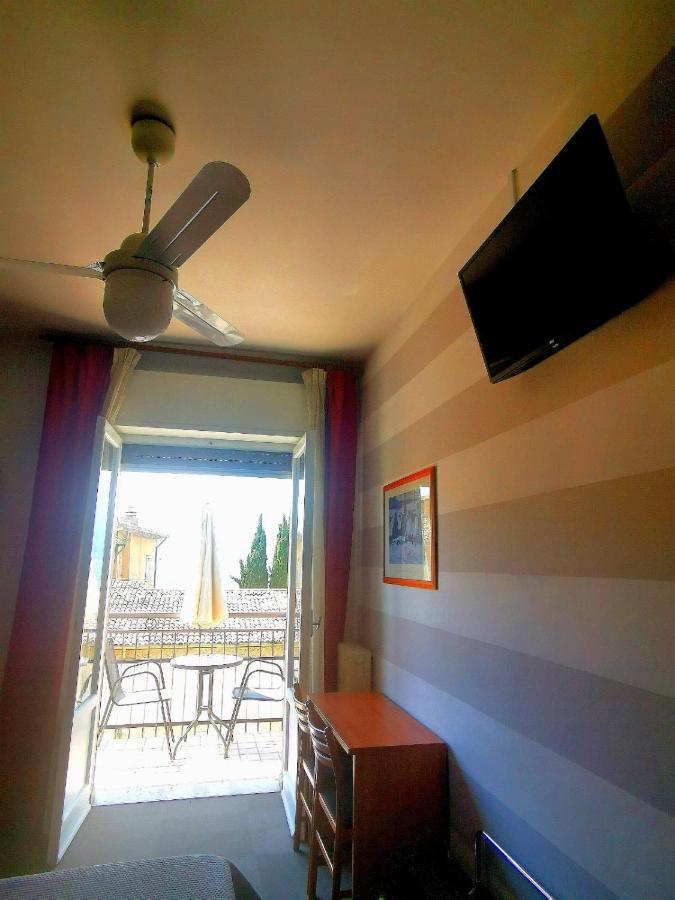 Albergo Al Pescatore Brenzone sul Garda Exterior photo